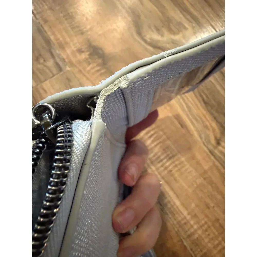 Lug wallet